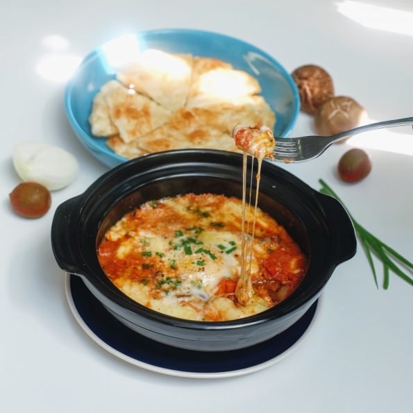 Cheesy mushroom shakshuka