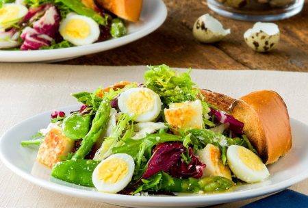 Salad trứng cút - Santorino Coffee & Veggies Healthy Lifestyles