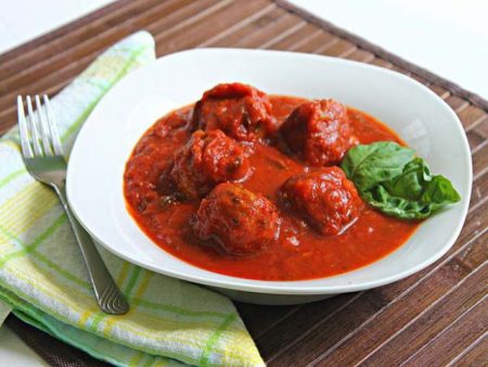 Sử dụng rau quế tây với những món sốt cà