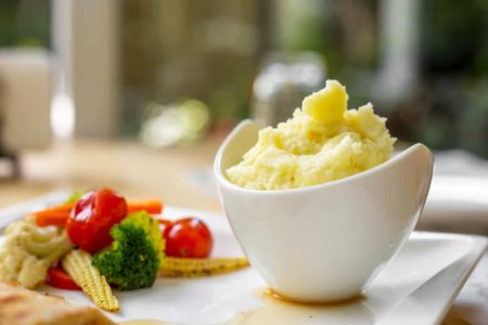 Món ăn dặm cho bé cùng khoai tây baby đỏ - Santorino Coffee & Veggies Healthy Lifestyles