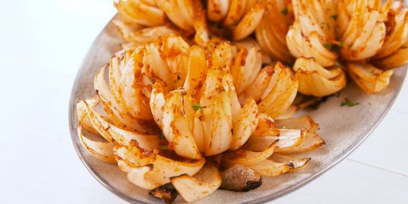 delish-grilled-onion-blossoms-hanh-tay-tia-bong-nuong